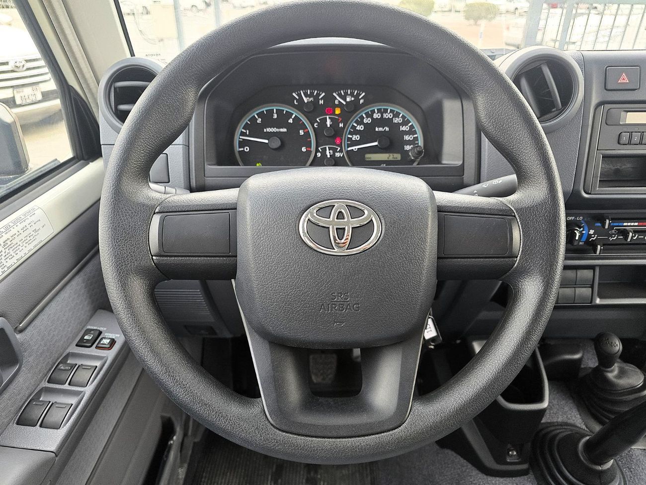 تويوتا لاند كروزر Toyota Land Cruiser 76 4.2l M/T Diesel 4WD Whit Def Lock , Fog light White Color 2025 Model