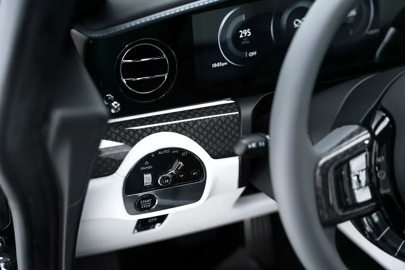 رولز رويس سبيكتر Black Badge | European Specs