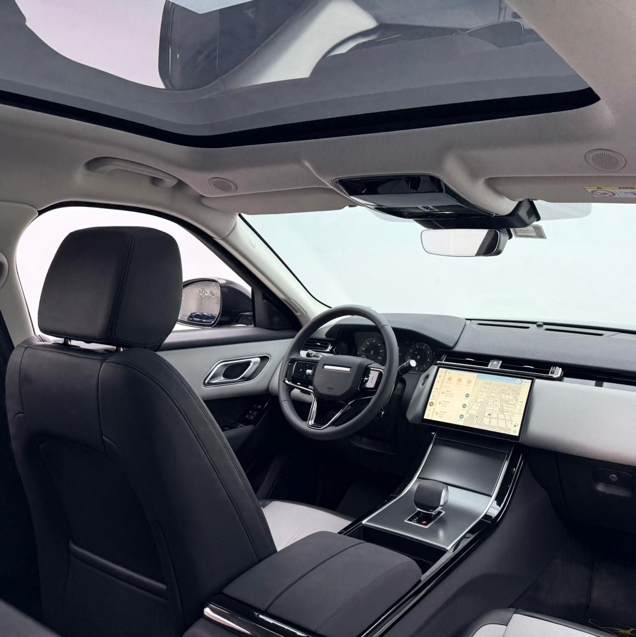 لاند روفر رينج روفر فيلار COMFORTLINE Dynamic SE P250 2.0L 2025 Range Rover Velar P250 Dynamic SE, 2029 RR Warranty + Service