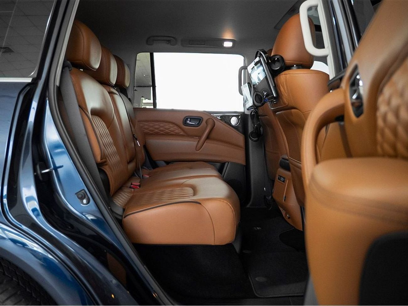 إنفينيتي QX80 Luxe Proactive 5.6L (400 HP)