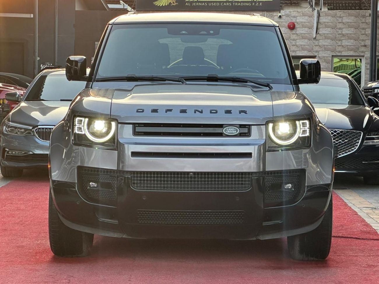 Land Rover Defender — фото 1