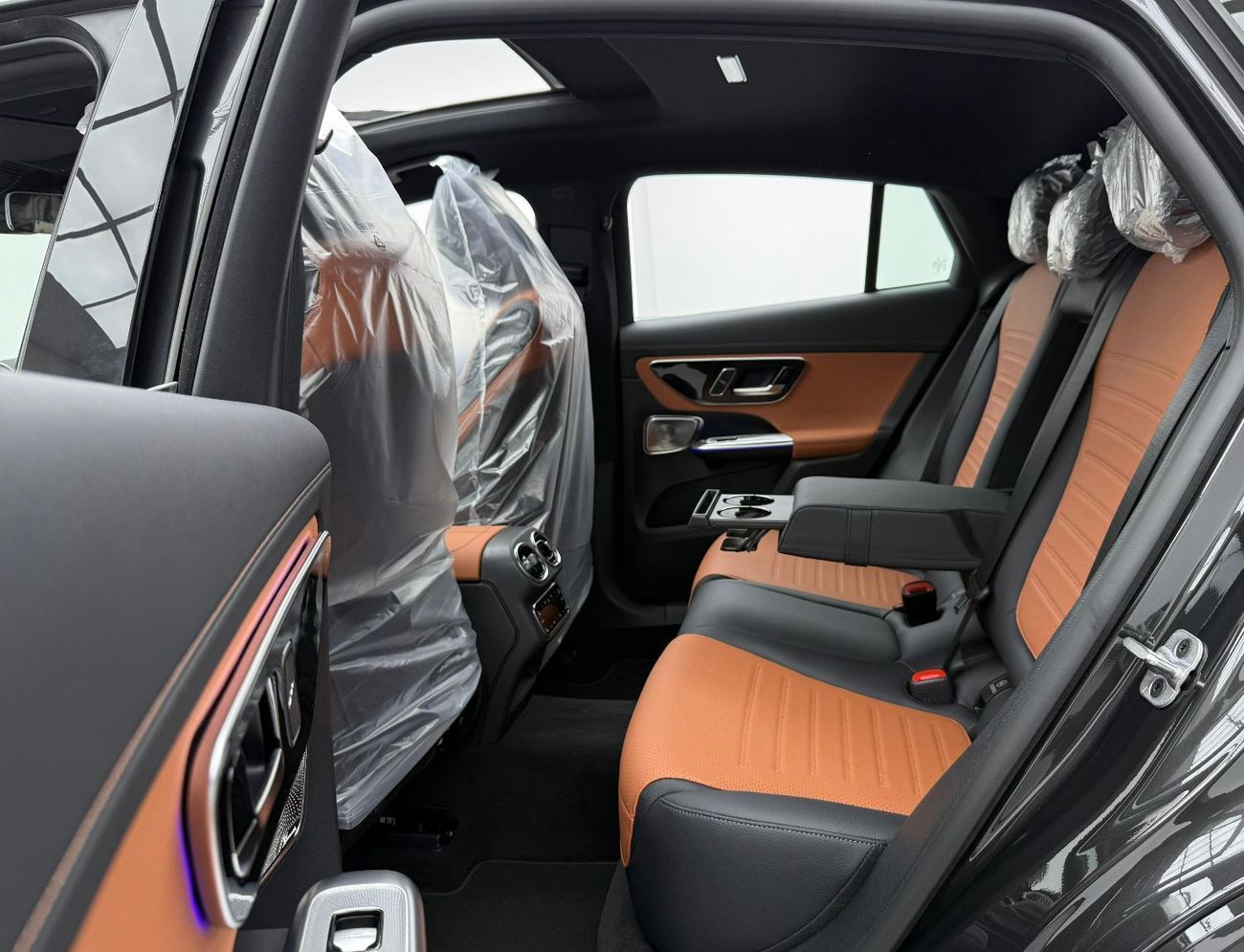 Mercedes-Benz GLC 200 4Matic *Brand New* 2025 Mercedes Benz GLC 200 AMG 4MATIC Premium Plus, 5 Year Mercedes Warranty, GCC