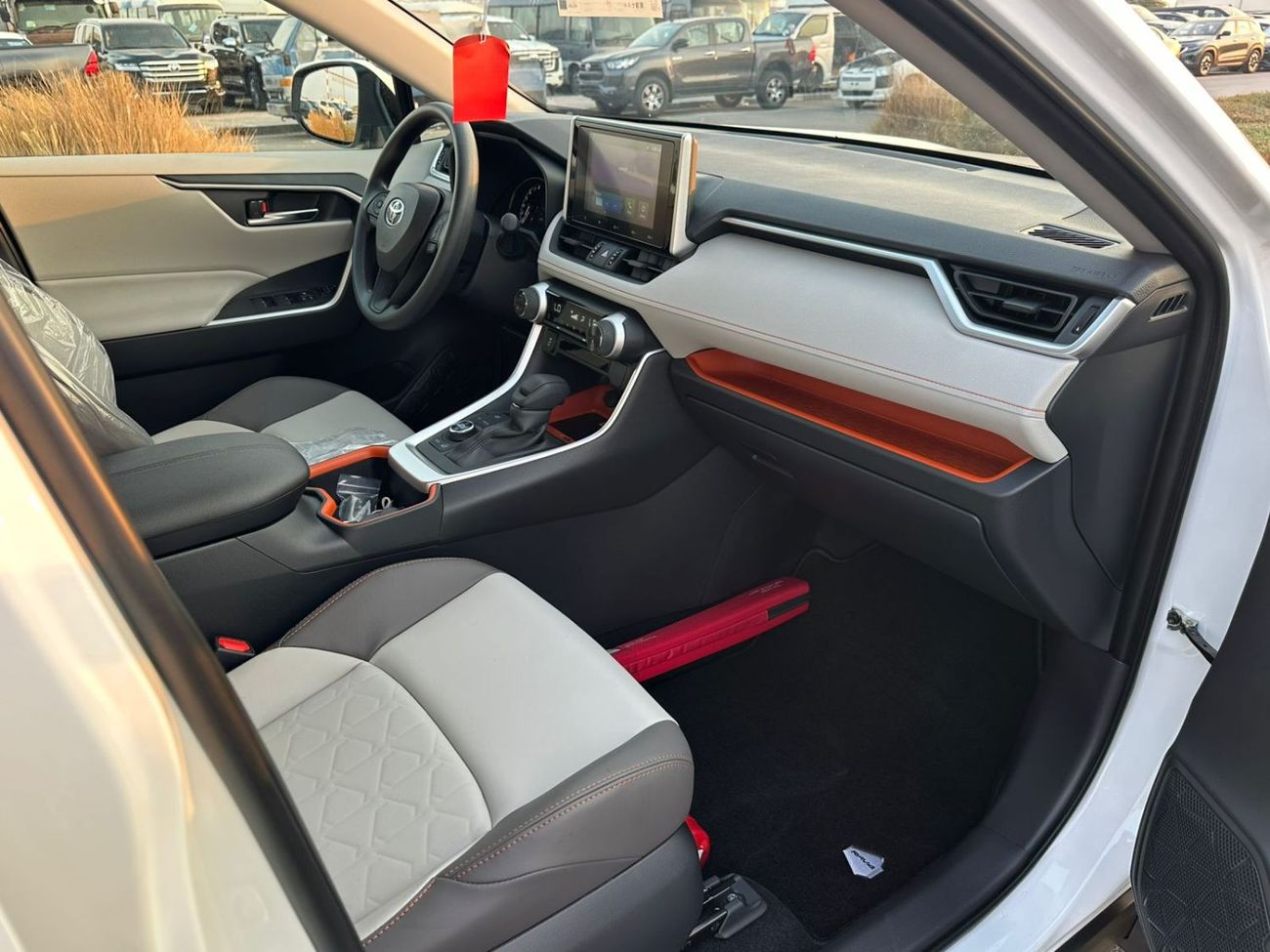 تويوتا راف ٤ 2.5L Adventure, Leather Seat, Panoramic Roof, wireless Charger, Electric Back Door, Model 2025