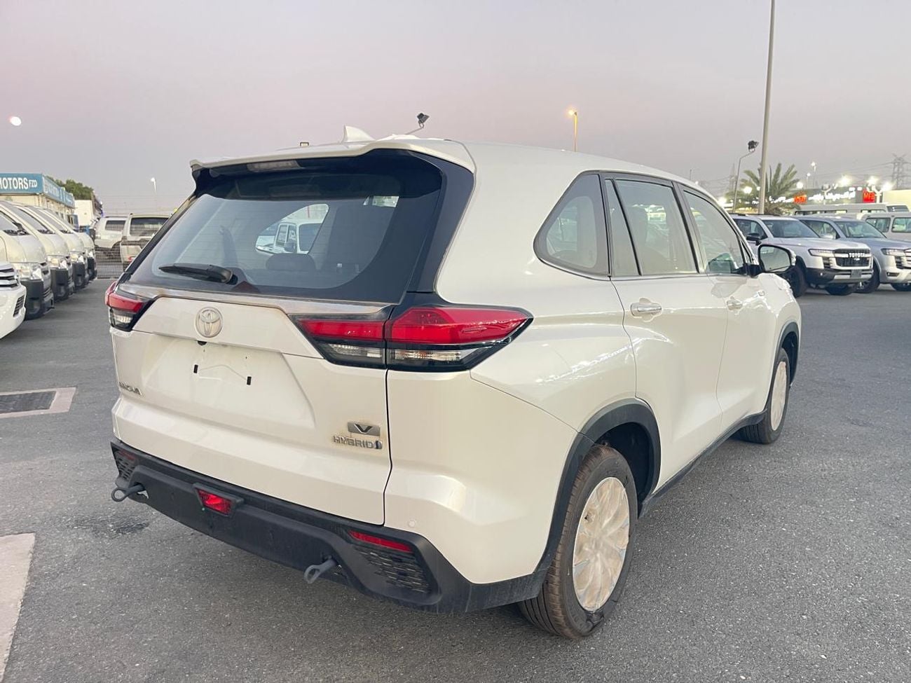 تويوتا إينوفا 2.0L HyCross 8S Hybrid