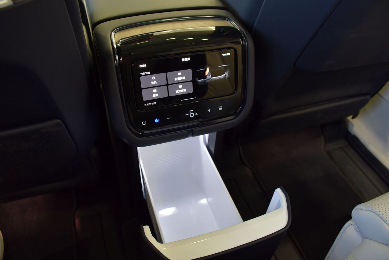 Zeekr 9X ultra 70kwh swivel seat