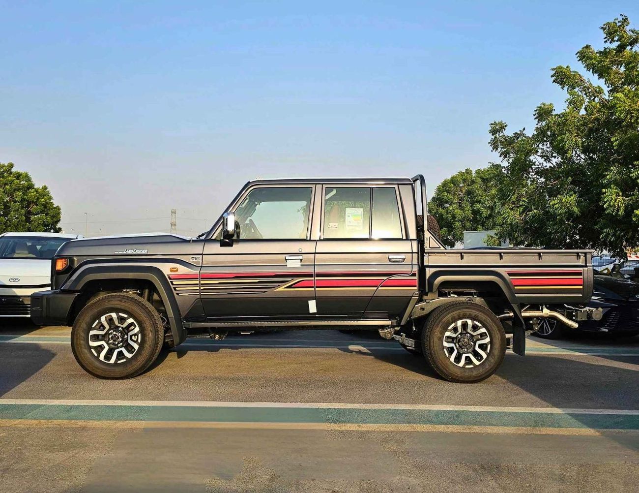 Toyota Land Cruiser Pick Up LX-Z1 LC79 / DOUBLE CABIN AUTOMATIC / 2.8L DIESEL V4 4WD / LETAHER WITH REAR CAMERA / (CODE # LX-Z1)