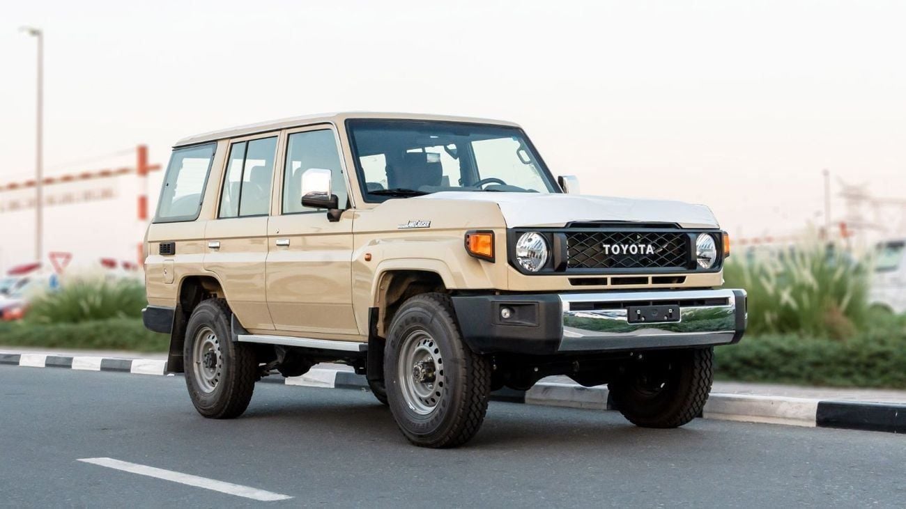تويوتا لاند كروزر 70 HT VXR 2026 Toyota Land Cruiser LC76 4.0L AT Petrol (Beige-Brown) Basic