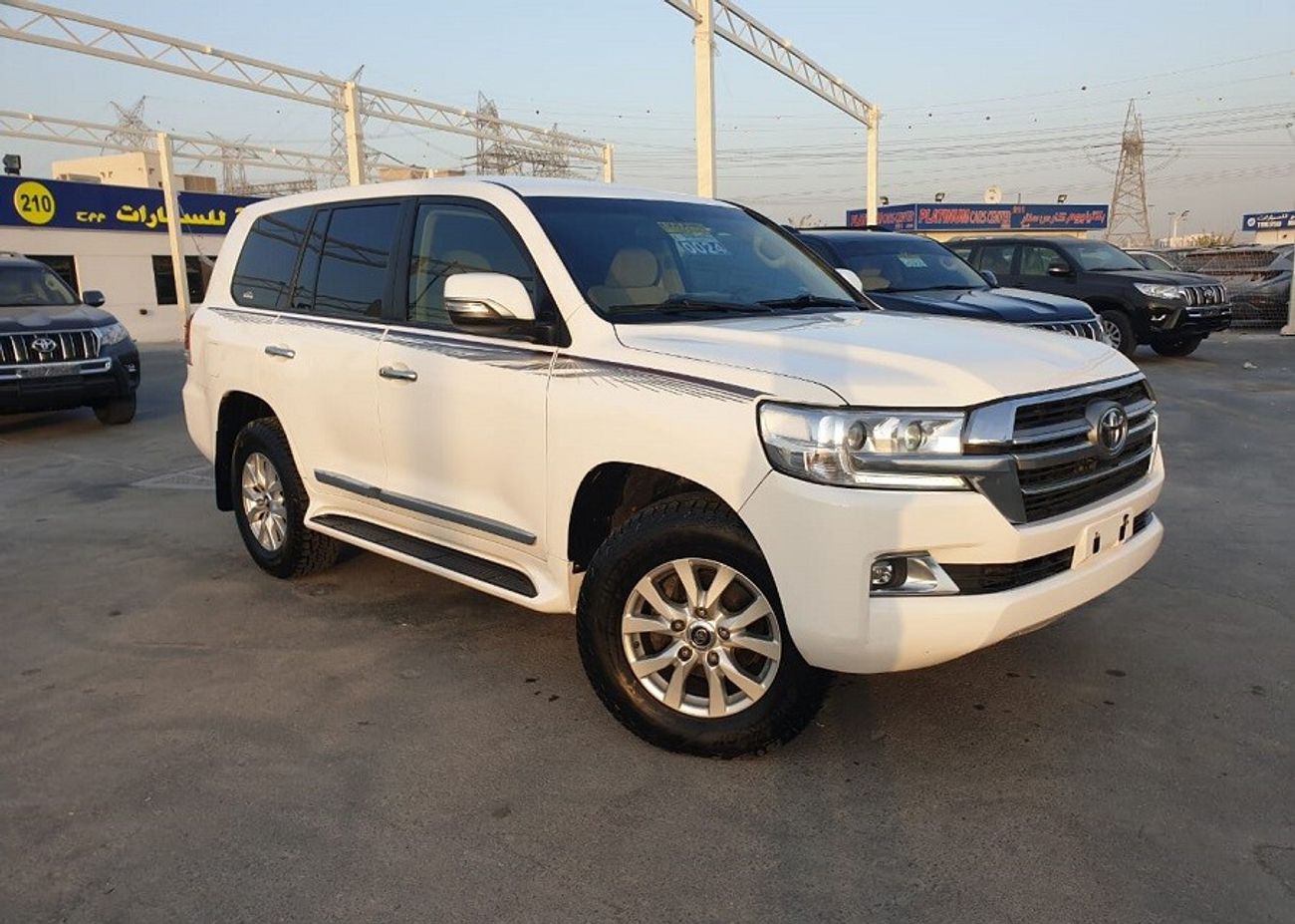 Toyota Land Cruiser GXR - V8 (PETROL)