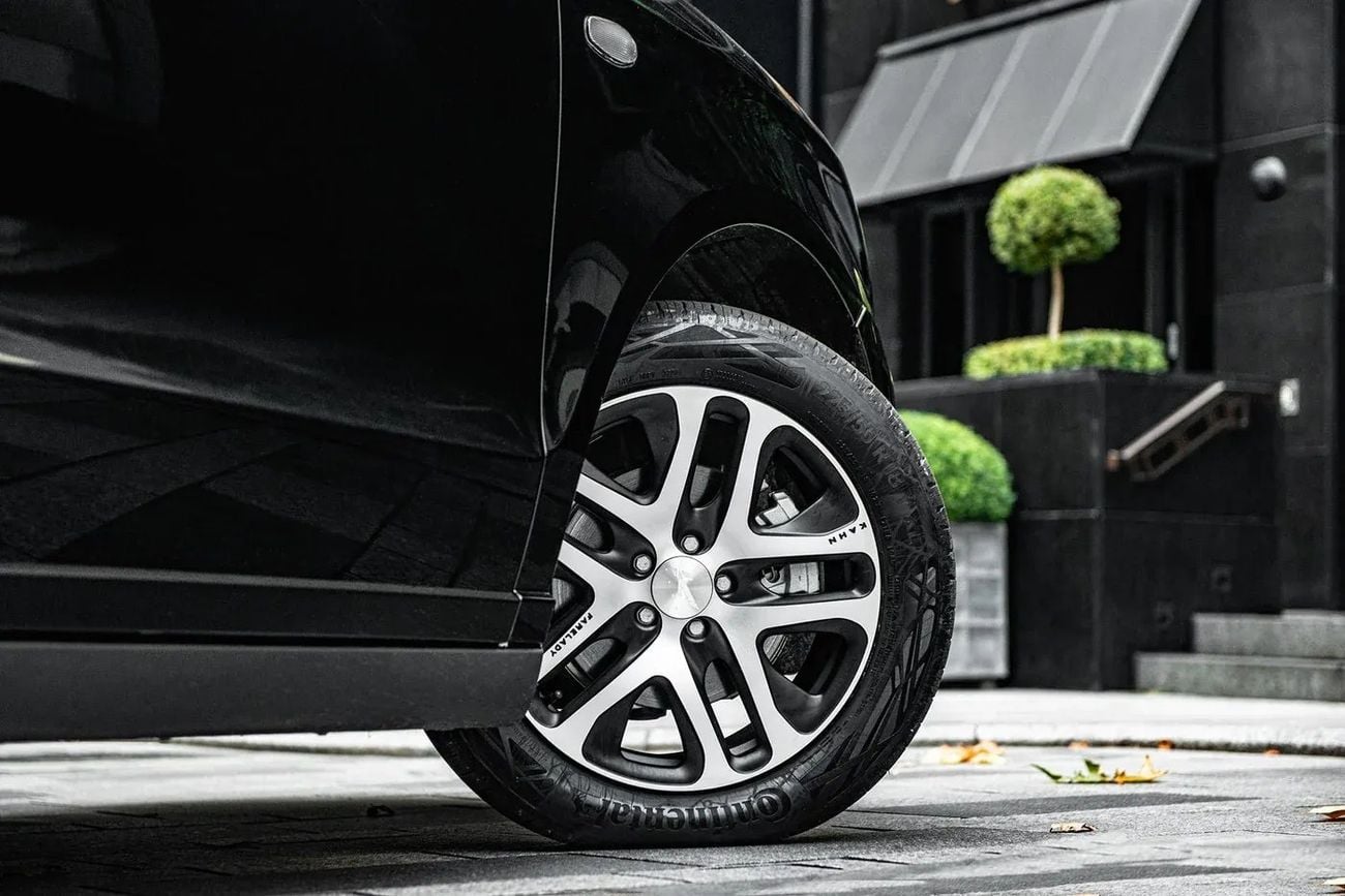 أل اي في سي TX LEVC TX5 TAXI Hybrid-Electric KAHN CONVERSION (EXPORT ONLY) RIGHT HAND DRIVE