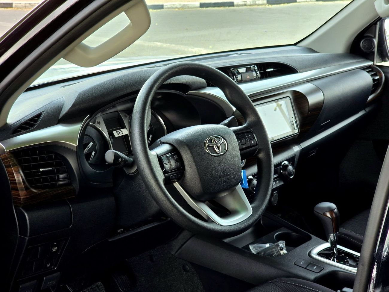 Toyota Hilux TOYOTA HILUX PETROL 2.7 DOUBLE CABIN - A/T - HIGH OPTIONS - PUSH START - 2025 - BLACK INSIDE BLACK -