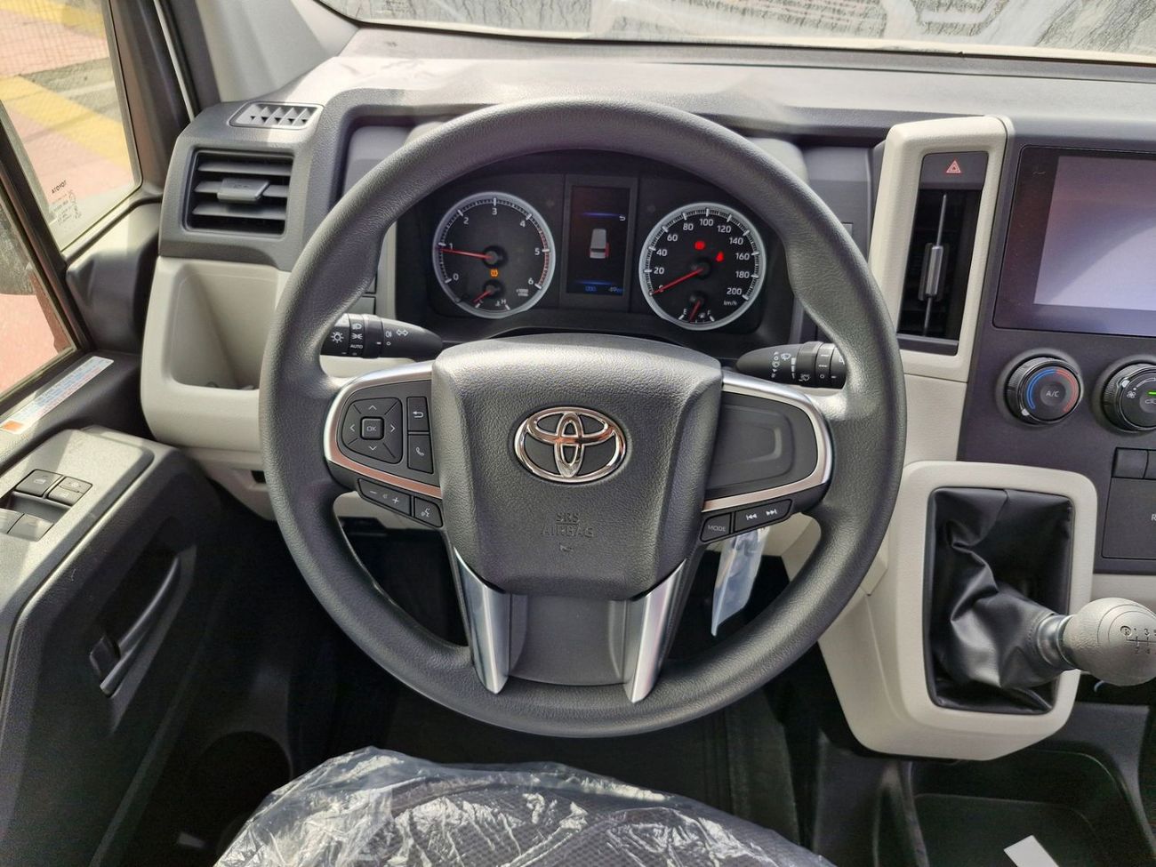 تويوتا هاياس 2026 TOYOTA HIACE HI/ROOF M/T 2.8L DIESEL BLACK BUMP BRAND NEW 0KM