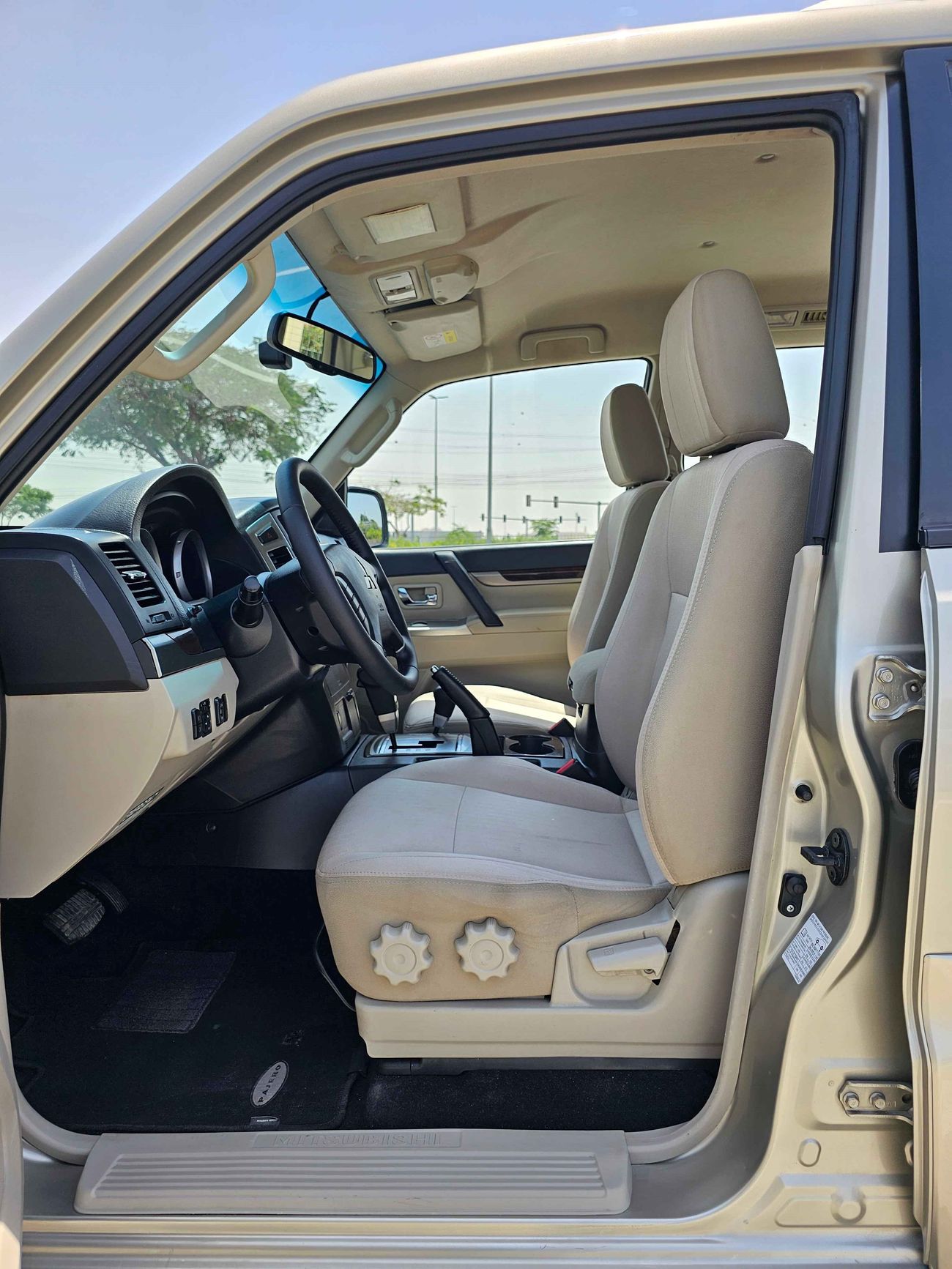 ميتسوبيشي باجيرو / GLS 3.5/ 4WD / DVD CAMERA / LOW MILEAGE / LOT#700148