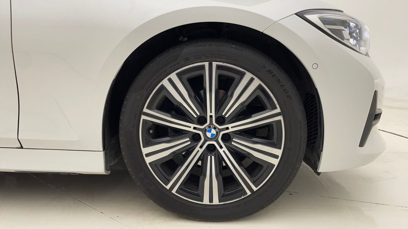 BMW 320i EXCLUSIVE 2 | Zero Down Payment | Home Test Drive