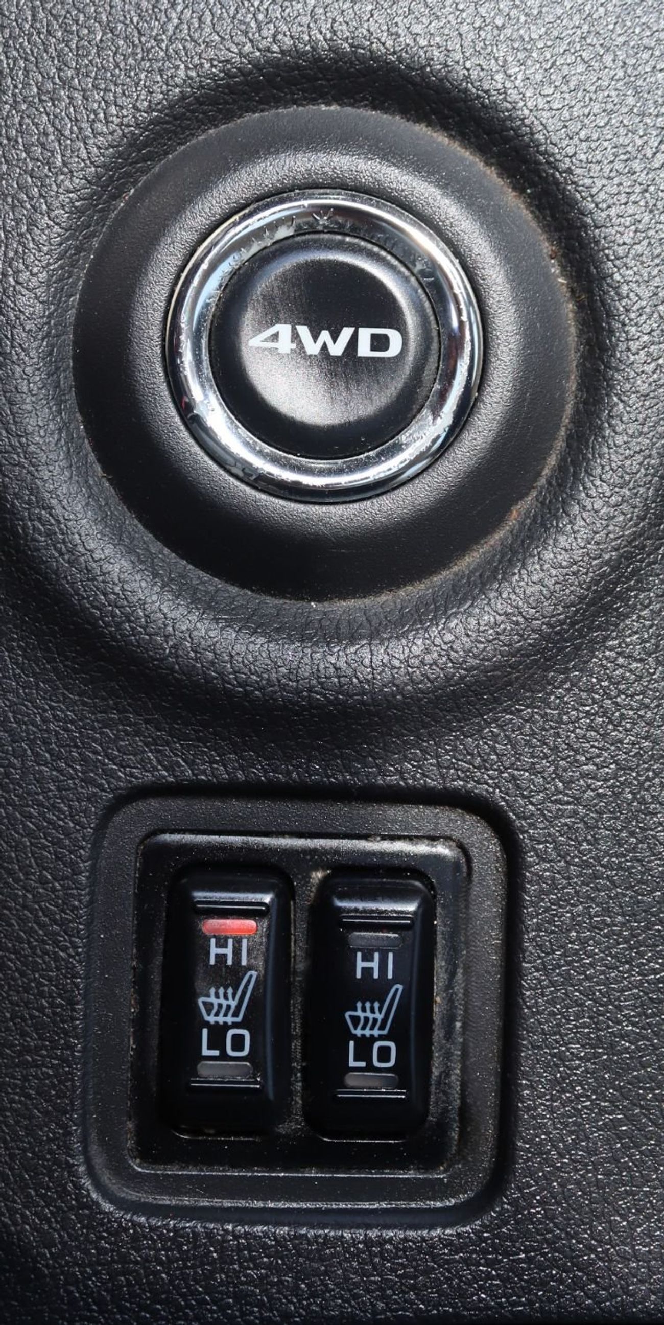 ميتسوبيشي آوتلاندر ميتسوبيشى أوتد لاندر 2016 -4WD خليجى بحاله ممتازه ممشى 130000 كم بمحرك سعته 3000سى سى بسعر 38000درهم