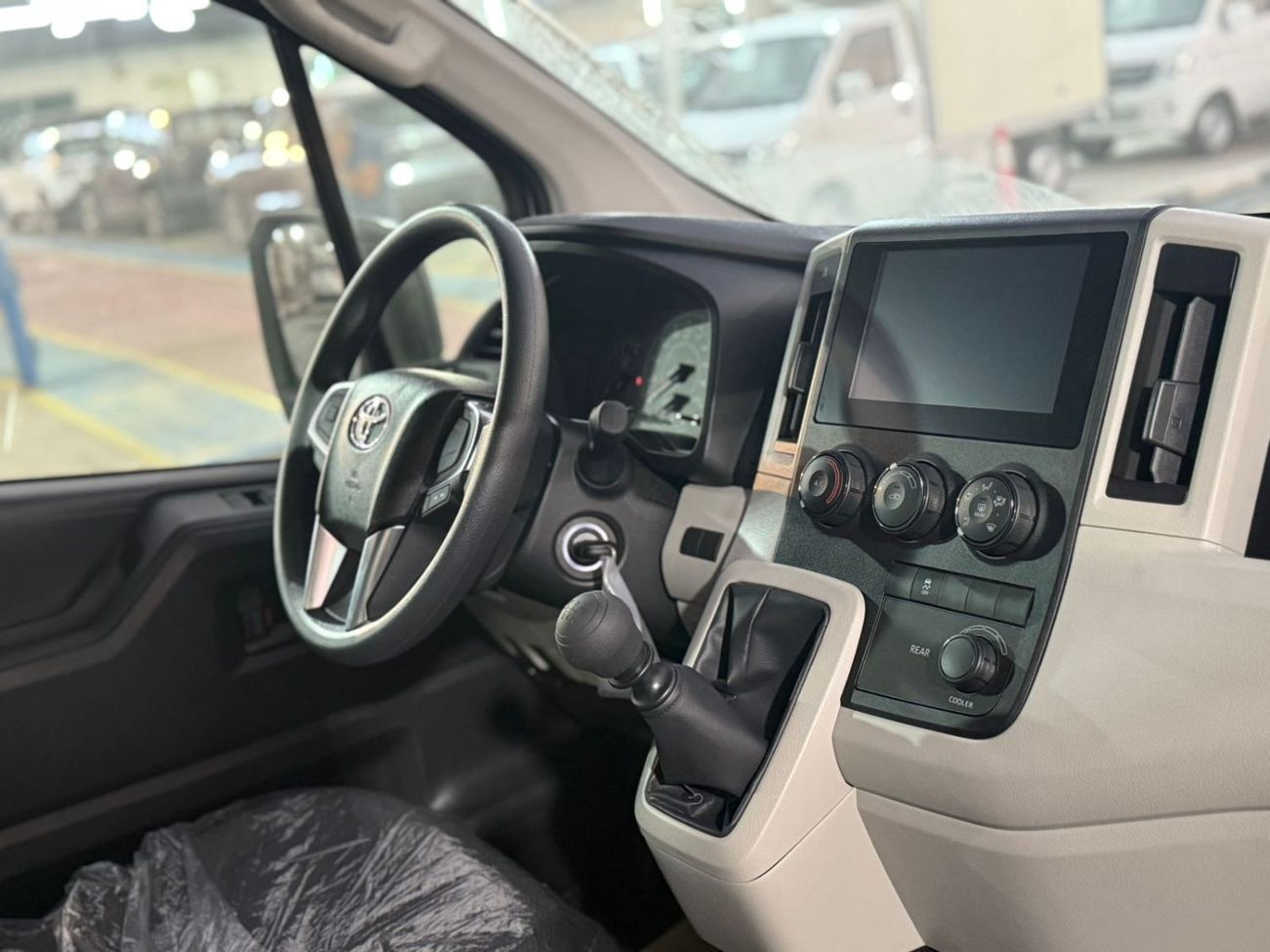 Toyota Hiace TOYOTA HIACE FUTTAIM 13 SEATS , 3.5L PETROL V6 , M/T HIGH ROOF 2026 MODEL