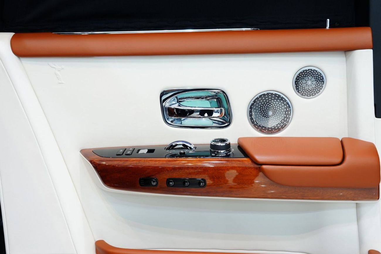 Rolls Royce Phantom Standard 2022 Rolls-Royce Phantom, Two-Tone, Illuminated Spirit of Ecstasy, Rear Screens, Dealer Warranty!!