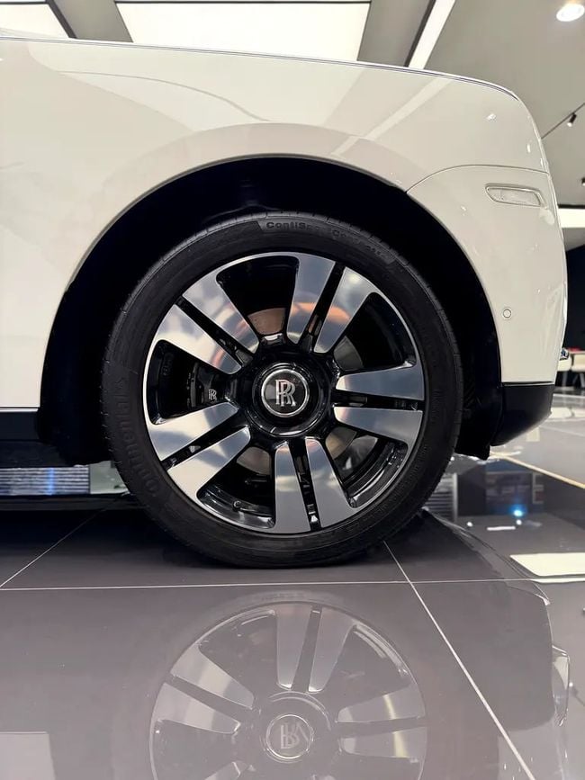 Rolls-Royce Cullinan Rolls Royce Cullinan GCC MINT CONDITION, миниатюра 29
