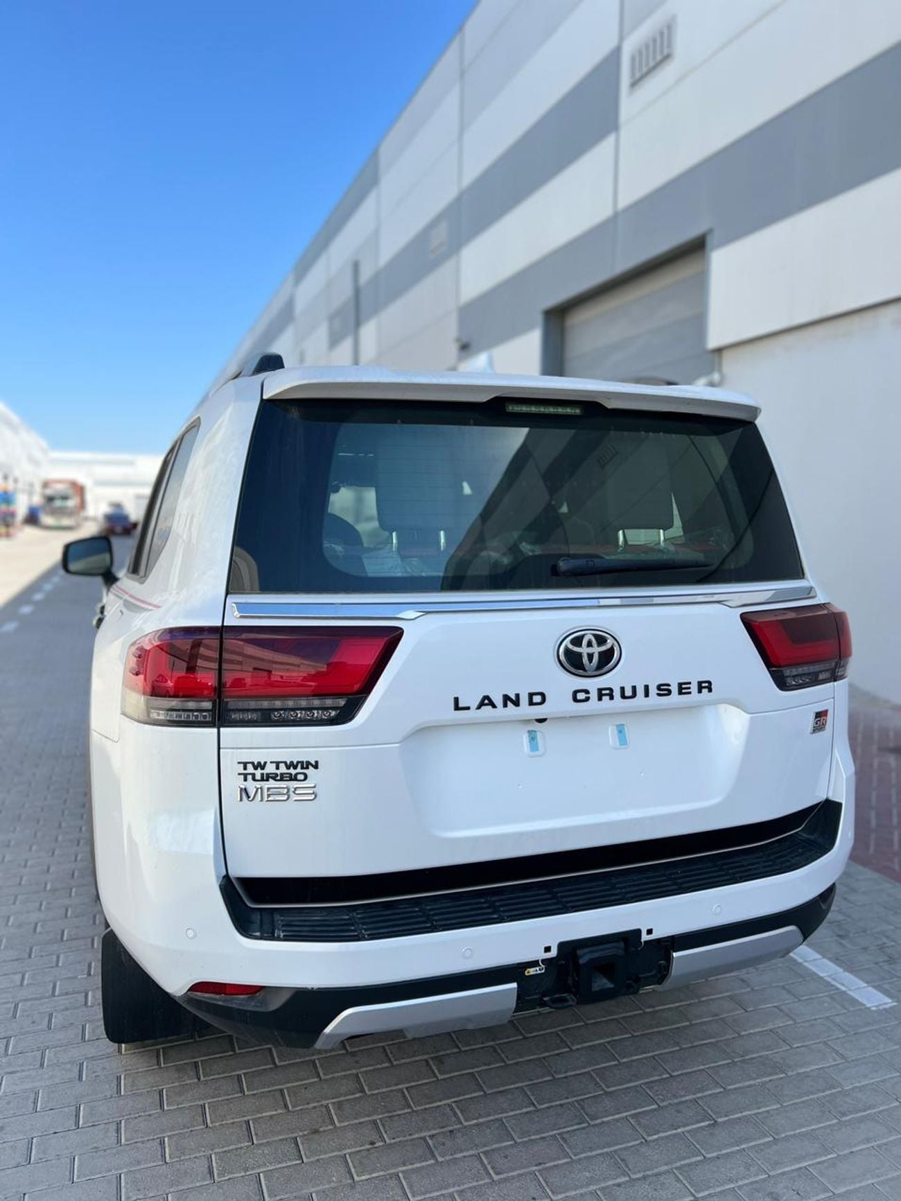 تويوتا لاند كروزر GR SPORT LC 300 3.3L DIESEL GR SPORT FULL OPTION VIP MBS AUTOBIOGRAPHY SEAT AND ROOF STAR LIGHT