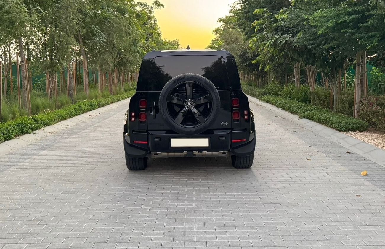 Land Rover Defender P400 . 6 cylinder  .Black edition . 22 rims  .USA