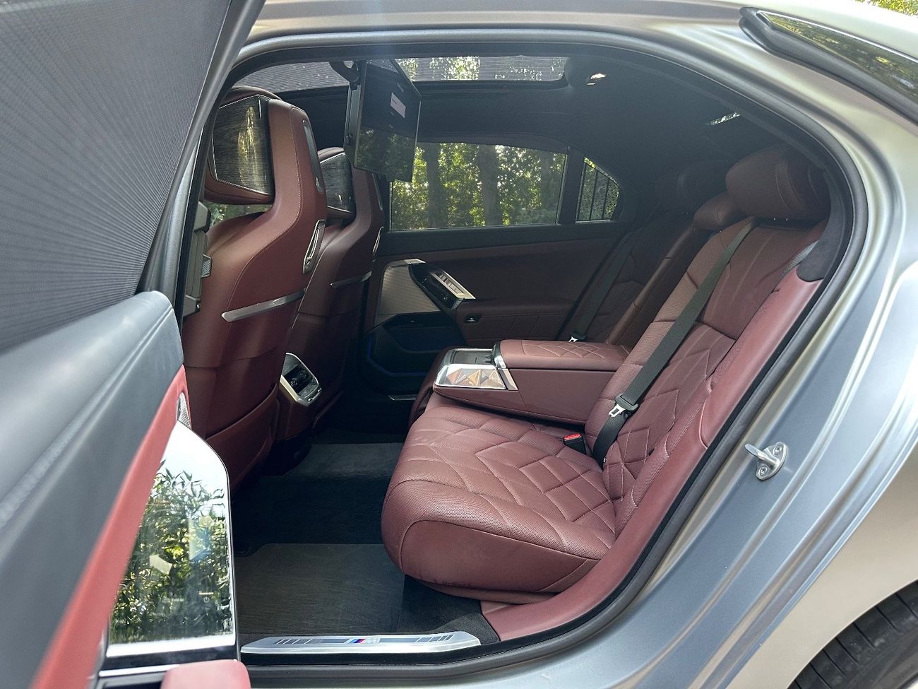 بي أم دبليو 735i 3.0-liter Turbocharged V6 | 286 HP | 2025 | GCC Specs | Warranty & Service | Full Options | Excellen