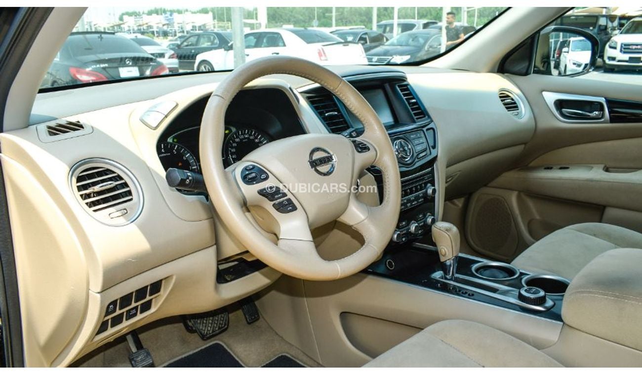 Nissan Pathfinder Nissan pathfinder 2014 GCC Specefecation Very Clean Inside And Out Side Without Accedent