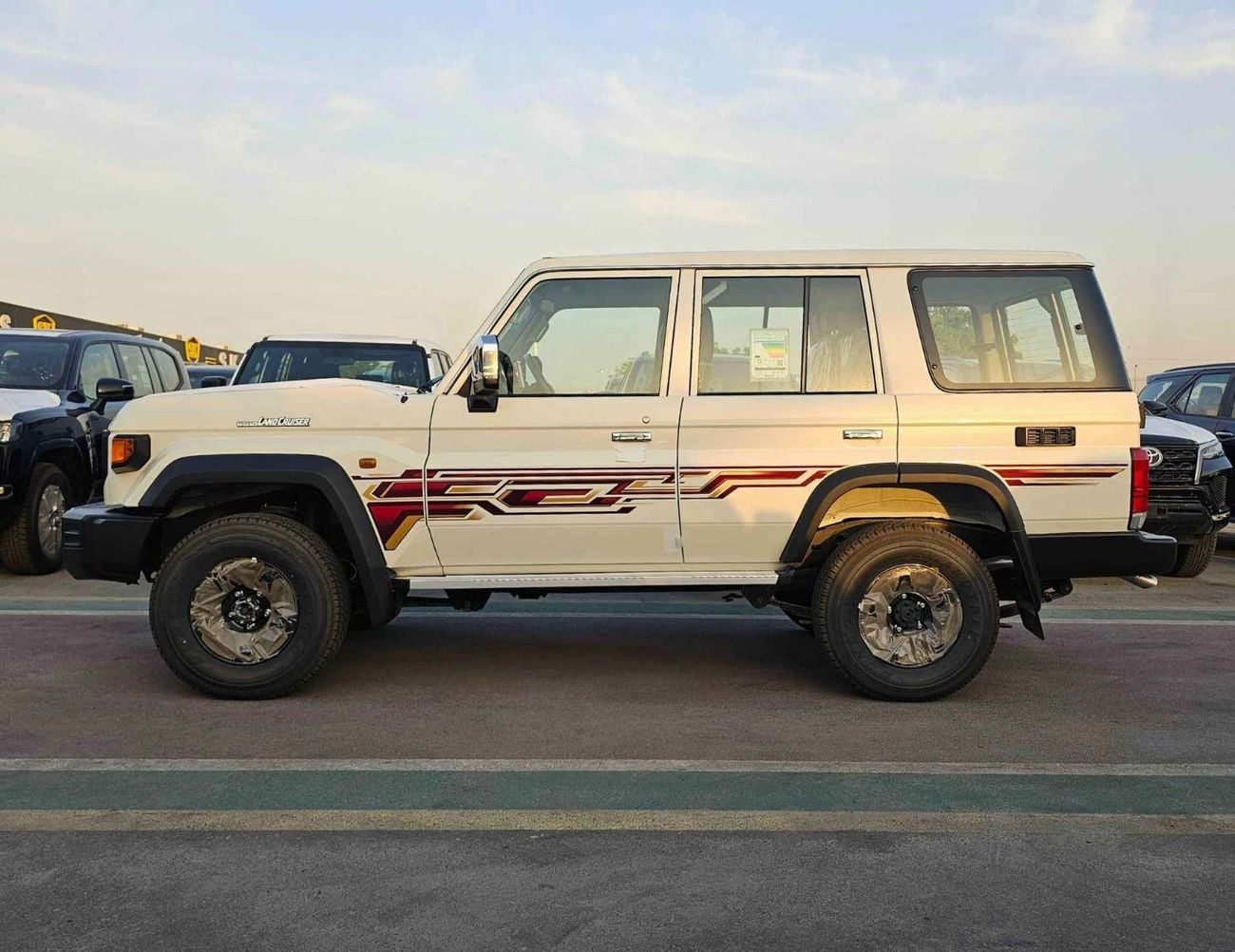 تويوتا لاند كروزر 70 70 LC76 LX / HIGH OPTION, 4.0L PETROL V6, M/T, WOOD,STEERING / WINCH SNORKEL (CODE # 69084)