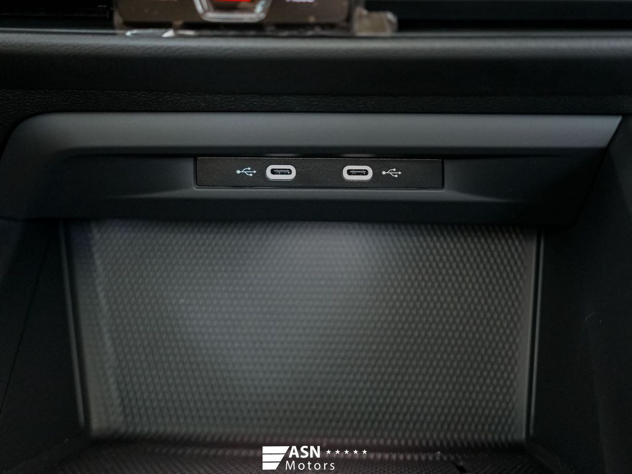 فولكس واجن جولف R-Line Black Package 1.5 Turbo 2025 (Harman Kardon + HUD)