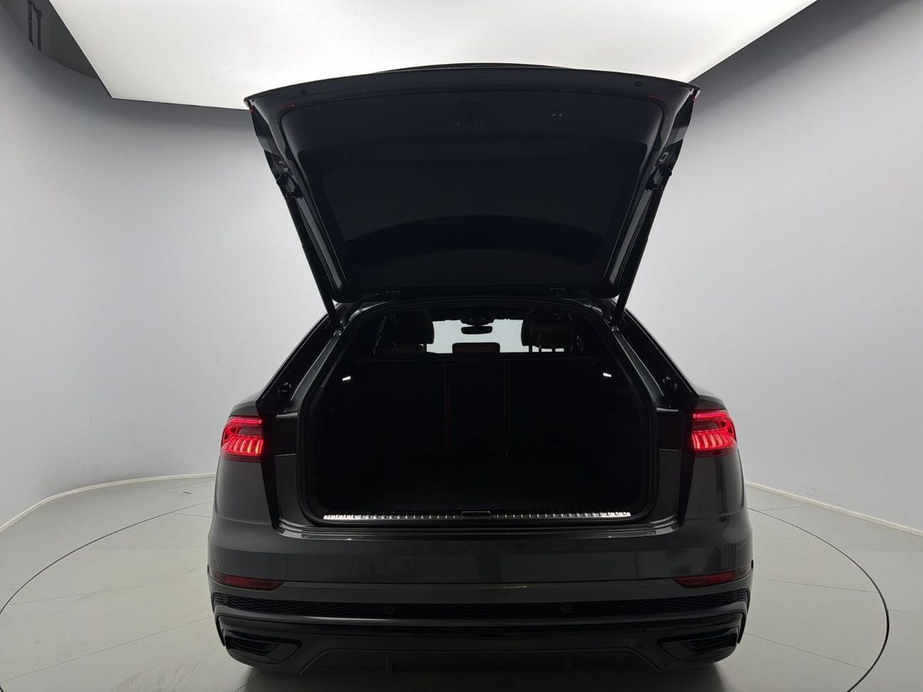 أودي Q8 55 TFSI quattro (340 HP) Q8 55 TFSI quat 340hp Luxury (Ref# 05486)