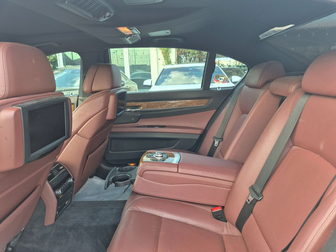 بي أم دبليو 750i