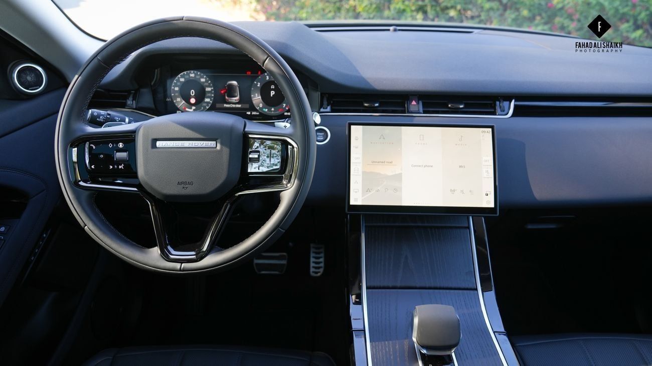 لاند روفر رانج روفر إيفوك SE P250 DYNAMIC 2025!! BLACK EDITION!! FIVE YEARS WARRANTY!! THREE YEARS SERVICE CONTRACT