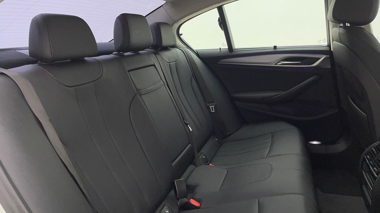 بي أم دبليو 520i EXECUTIVE 2 | بدون دفعة مقدمة | اختبار القيادة في المنزل