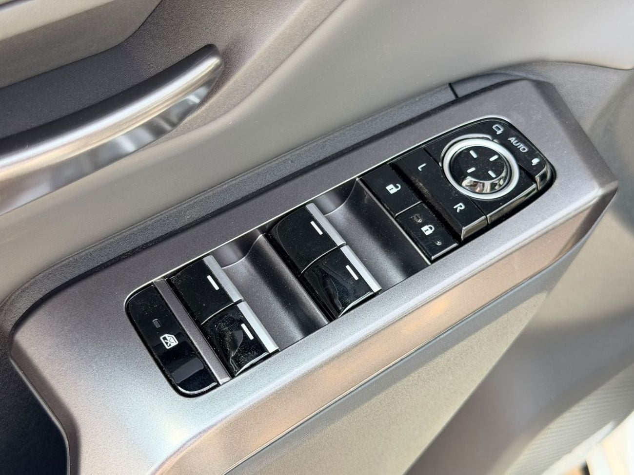Toyota RAV4 VXR HEV 2.5L Hybrid Flagship AWD | Chinese Specifications | Brand New 0KM | Export Ready