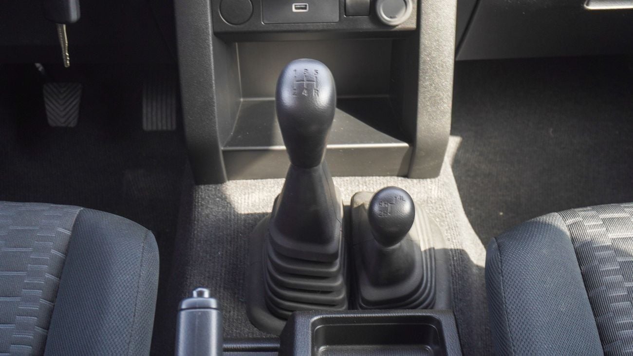 ميتسوبيشي L200 2.4L  4WD M/T