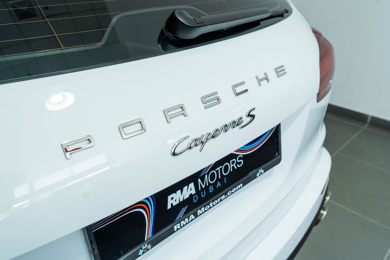 Porsche Cayenne 2015 Porsche Cayenne S 3.6L V6 / Full-Service History