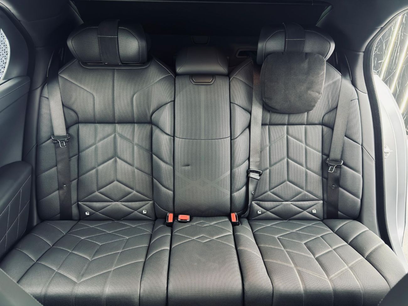 BMW i7 101.7 kWh xDrive60 2022 BMW i7, Warranty, Carbon Fiber Package, Fully Loaded, Very Low Kms, 536HP