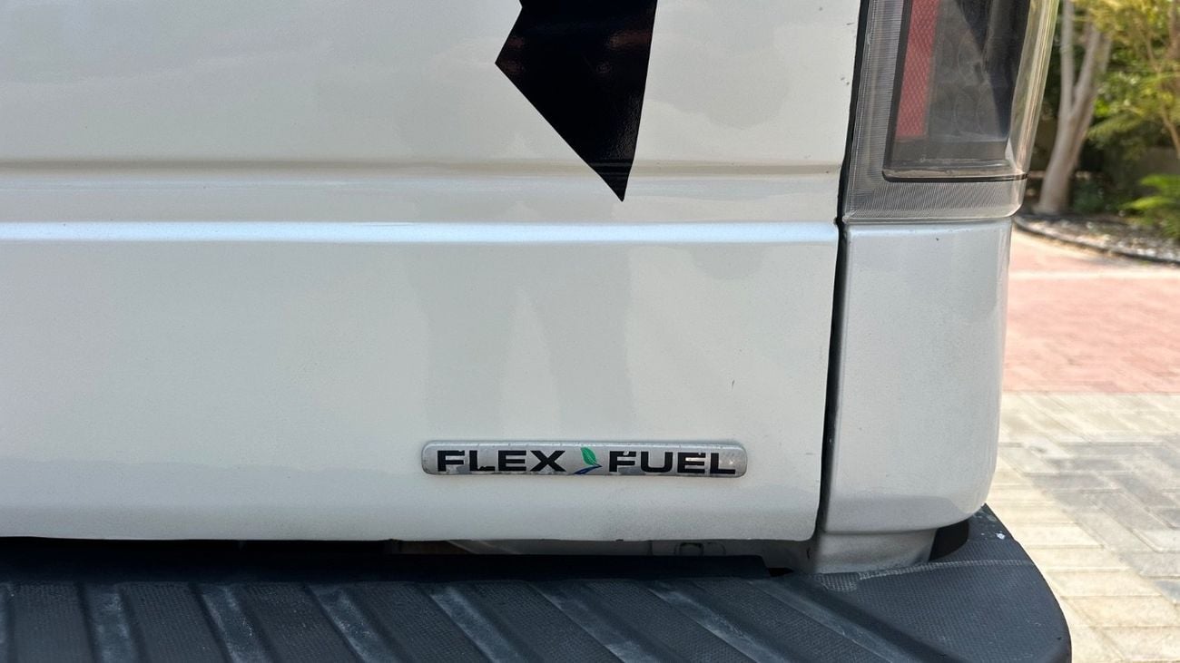 Ford F-150 XLT CREW CAB