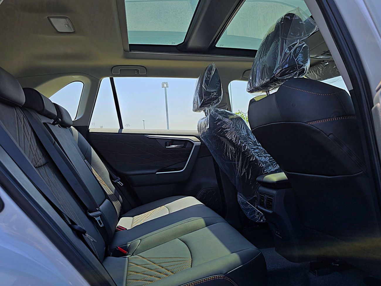 تويوتا راف ٤ TOYOTA RAV4 PETROL 2.0L - CHINESE SPECS- FULL OPTIONS - 4X2 - 2025 MODEL - WHITE INSIDE BLACK - 