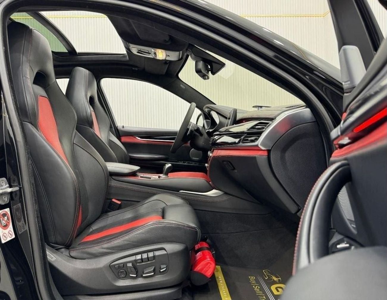 بي أم دبليو X6 M Std 4.4L 2018 BMW X6M M-Power, Warranty, Oct 2025 BMW Service Pack, Carbon Fiber Package, GCC