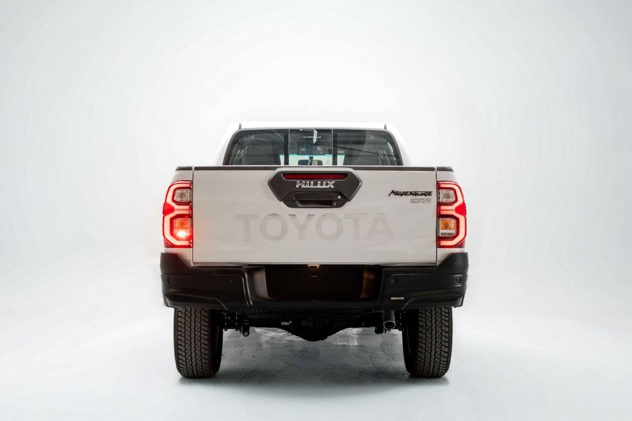 تويوتا هيلوكس Adventure 4.0L - Platinum White Inside MLM Black | Export Only