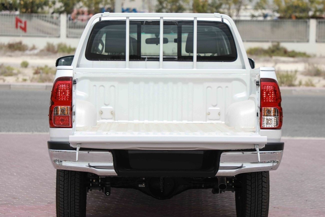 Toyota Hilux 2025 TOYOTA HILUX LOW 2.4 - PLATINUM WHITE PEARL inside BLACK | Export Only