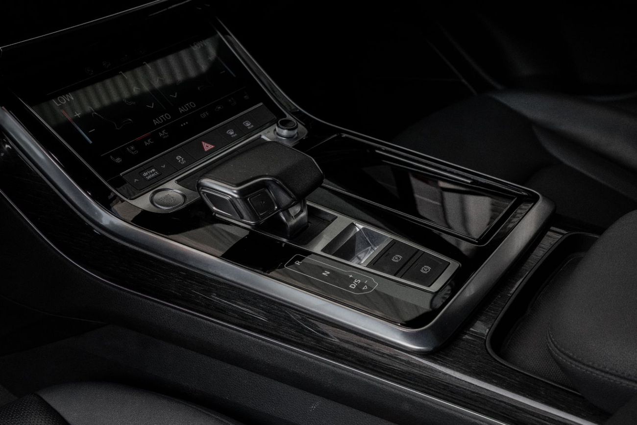 أودي Q7 Q7 S-line | 3,232 P.M | 0% Downpayment | Immaculate Condition!