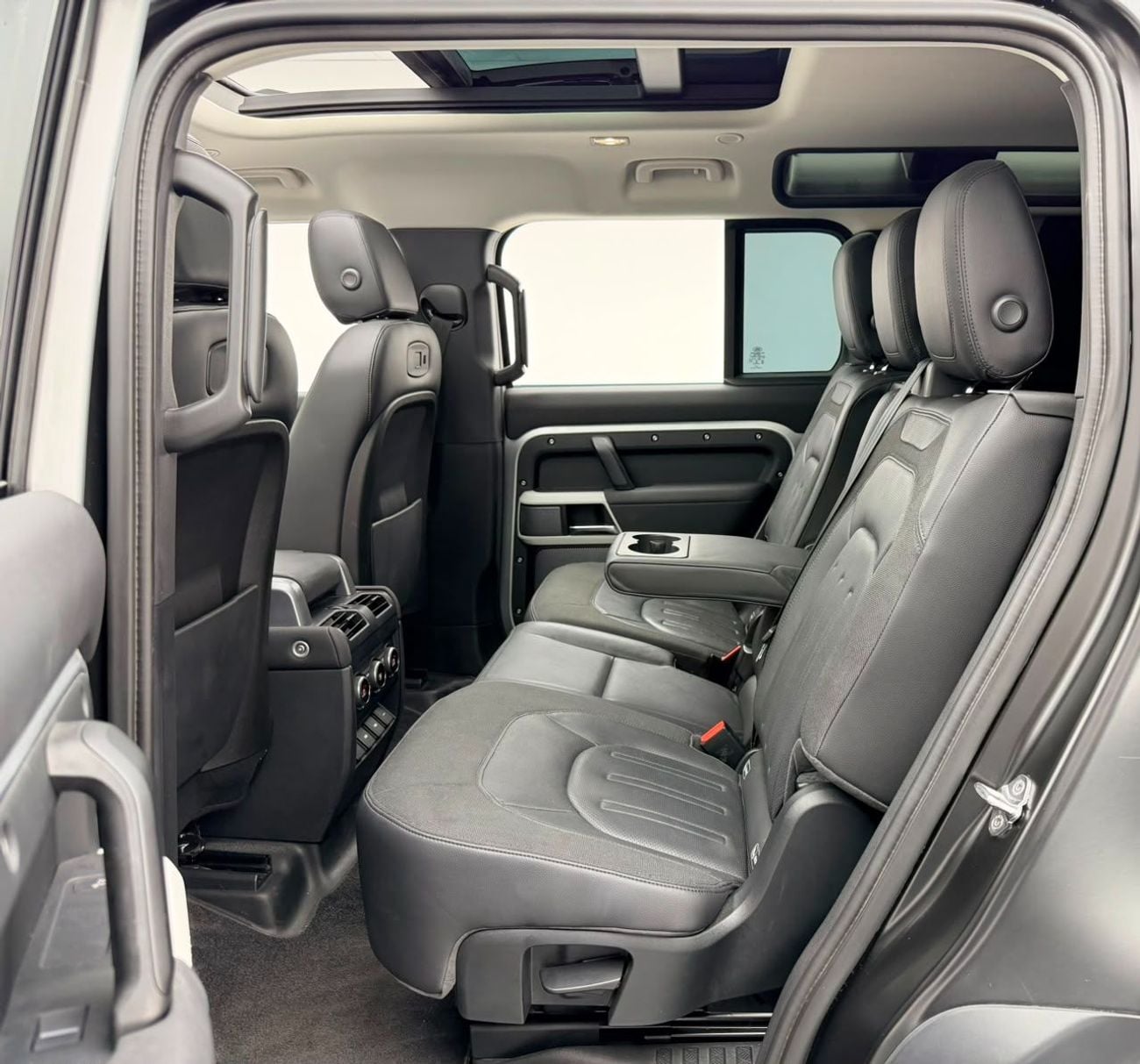 لاند روفر ديفندر 110 HSE P400