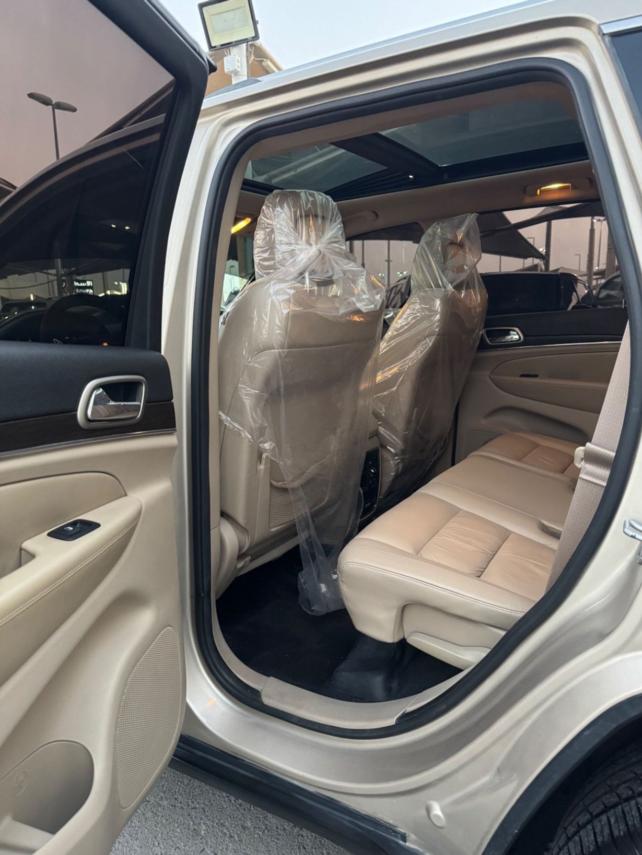 جيب جراند شيروكي Limited 5.7L (360 HP)