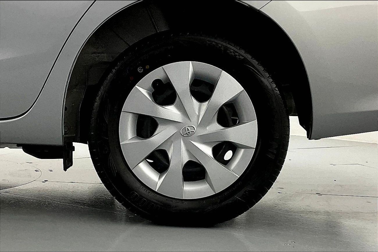 تويوتا يارس SE / E