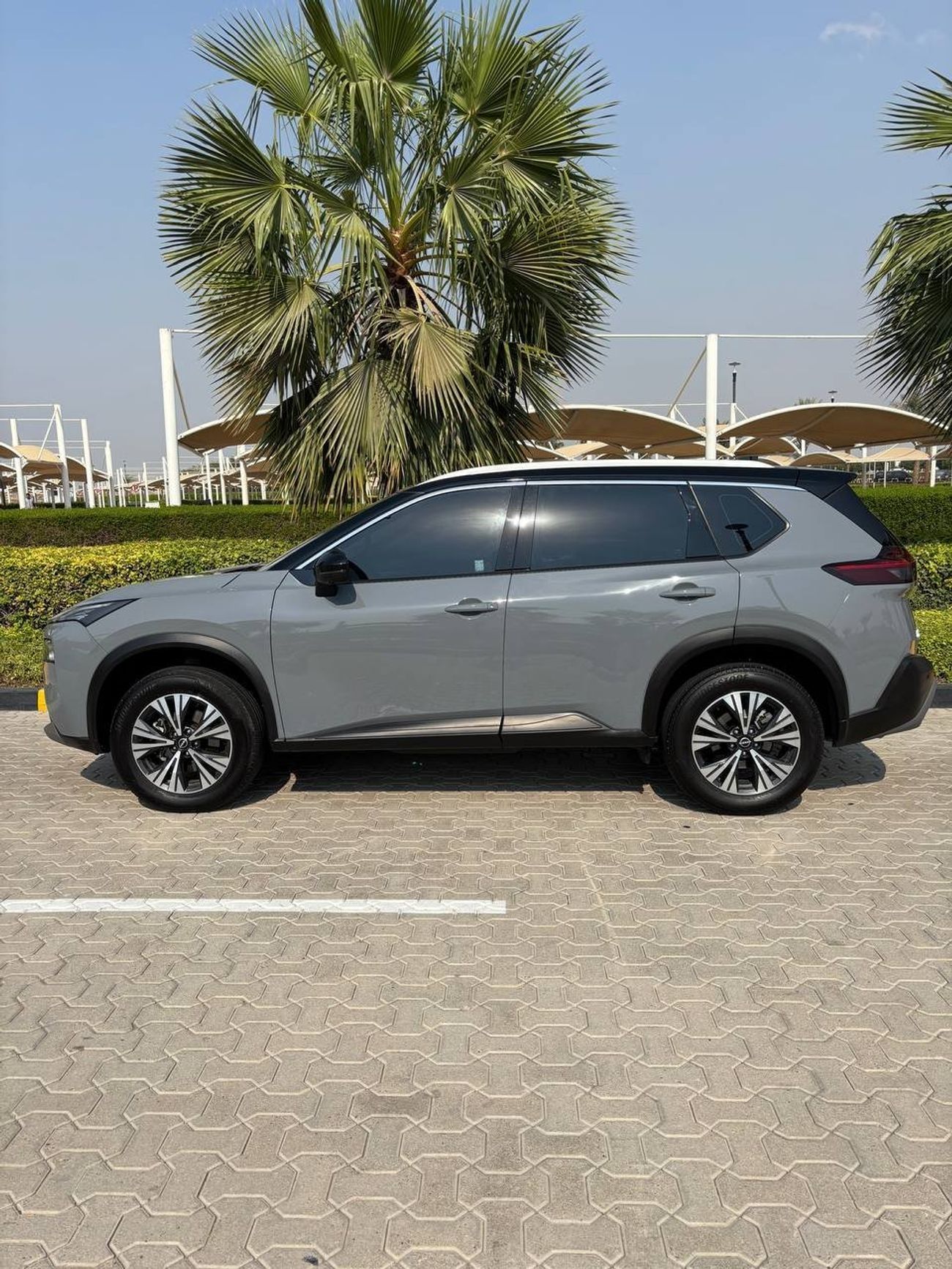 Nissan XTrail SV + OPT 4WD (7-Seater)