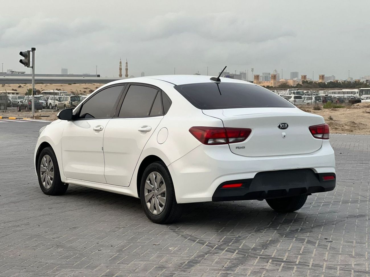 كيا ريو EX 1.4L (100 HP) Sedan