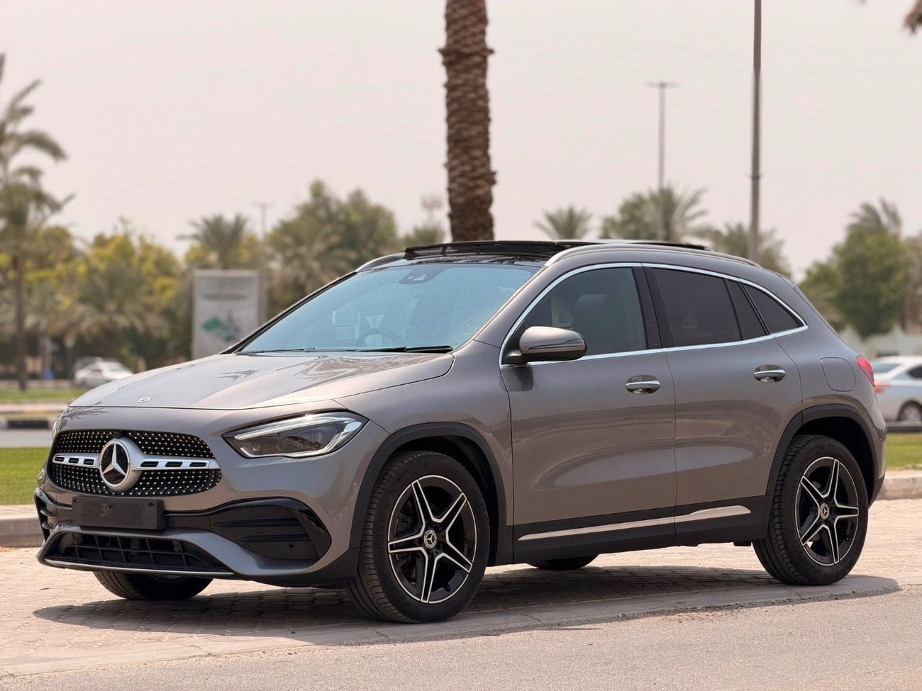 Mercedes Benz GLA 200 AMG PREMIUM