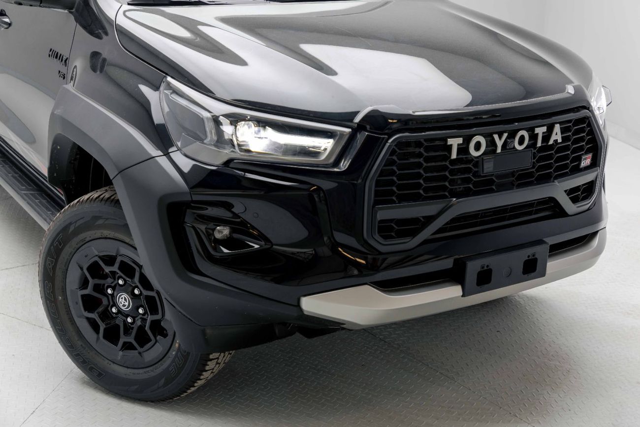 تويوتا هيلوكس 4.0L - Attitude Black Inside GR-S White | Export Only