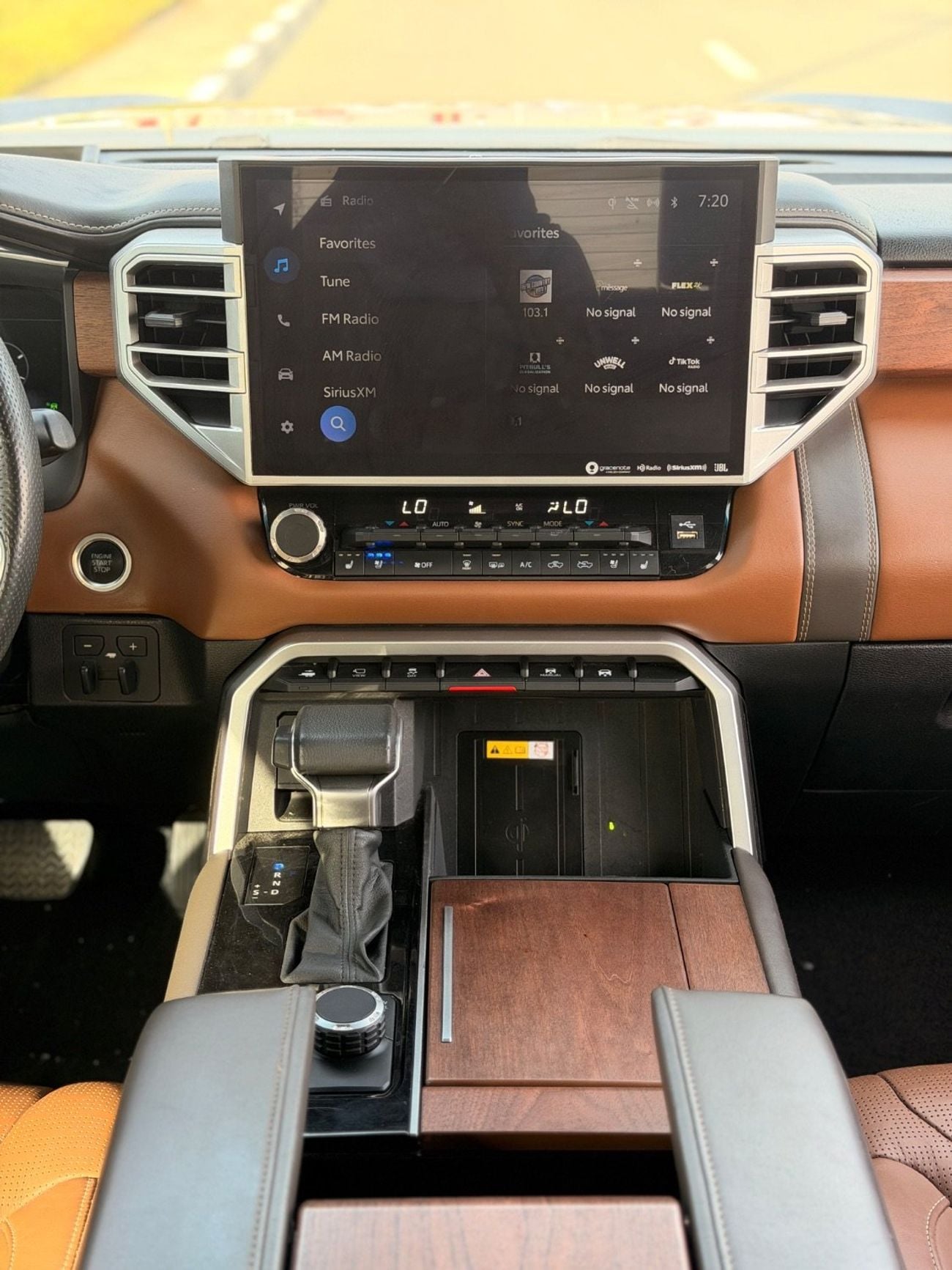 Toyota Tundra Platinum 1794 Edition 3.4L / panoramic, 360 camera, full option