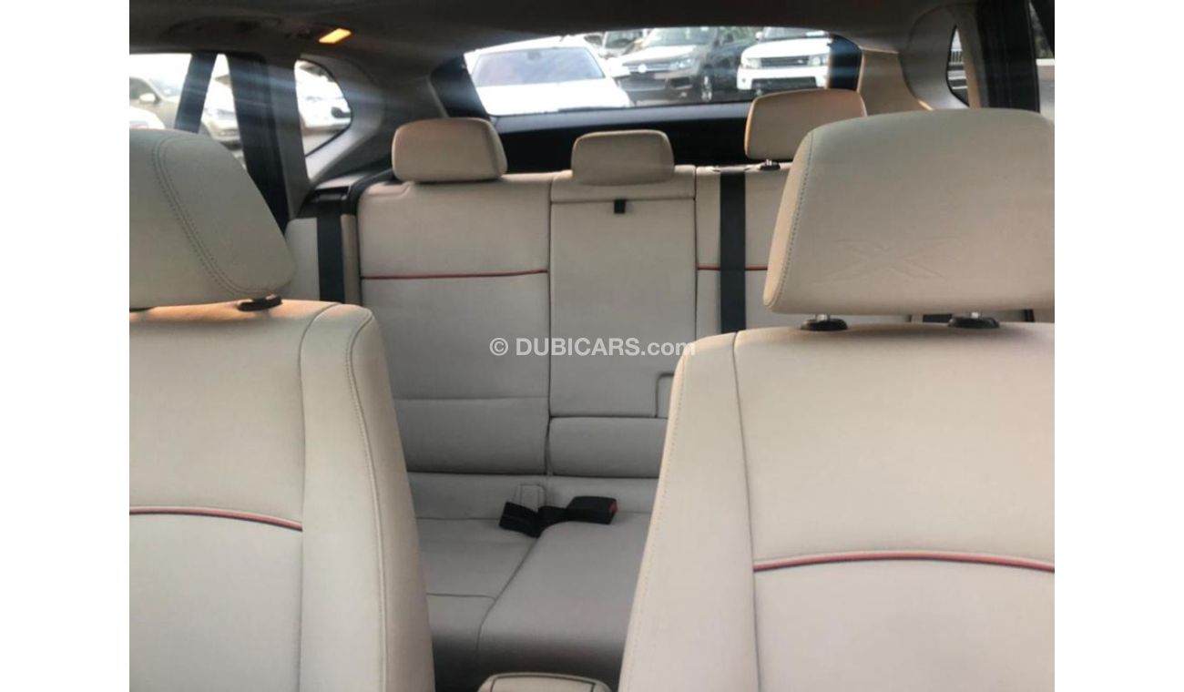 بي أم دبليو X1 موديل 2015 حاله ممتازه من الداخل والخارج فل مواصفات كراسي جلد ومثبت سرعه وردارونقطه عمياء وتواير جدد